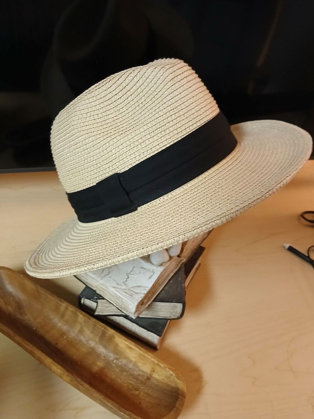 Tan Solar Escape Woman's Hat One Size Tan Tie Straps Adjustable Cabana Gardening